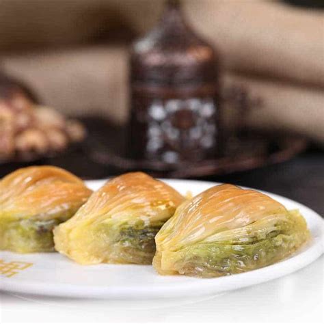 Buy Midye Baklava With Pistachio Grand Bazaar Istanbul Online