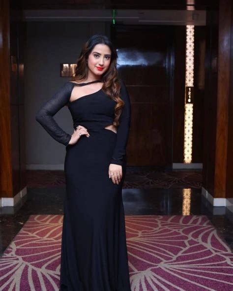 Alisha Panwar Look Beautiful In Black Long Dress K4 Fashion