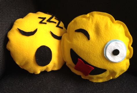 Diy Emoji Pillows 2 No Sew And Sew And Glue Method With Pictures