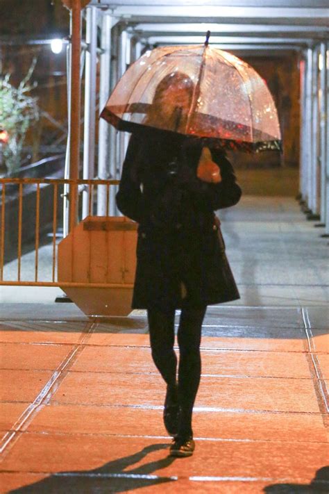 Do you want to talk to famke janssen? FAMKE JANSSEN Out and About in New York 01/15/2021 ...