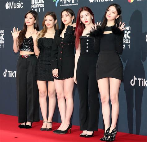 10 Most Memorable Red Carpet Looks From The 2021 Mnet Asian Music