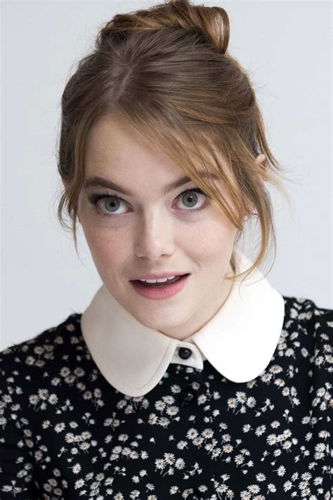 Emma Stone Attends The Favourite Press Conference And Photocall At The Four Seasons Hotel In