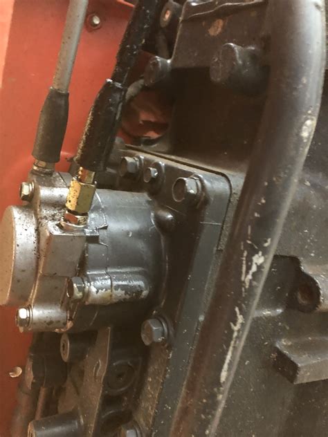 L2900 glide shift transmission leak - TractorByNet