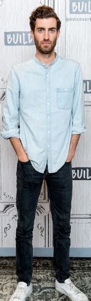 La semaine de la critique. Dave Mccary Bio, Wiki, Net Worth, Engaged, Fiance, Age, Height