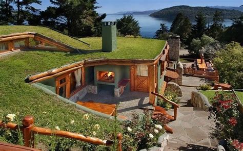Amazing Greenhouse Earthship Home Design Made Of Recycled 1 Decomagz Earthship Home Earth