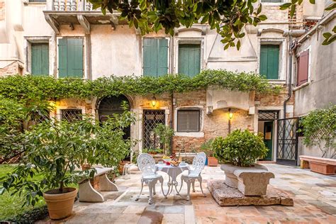 Exclusive Rental Of Brunelleschi Studio Apartment In Sestiere Castello