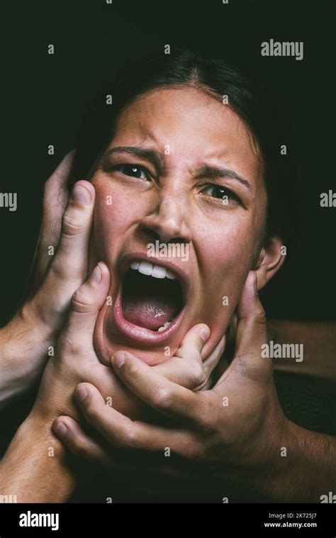 Strangle Victim Hi Res Stock Photography And Images Alamy