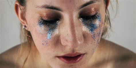 A Stunning Glittery Look At The Impossible Beauty Standards Women Face