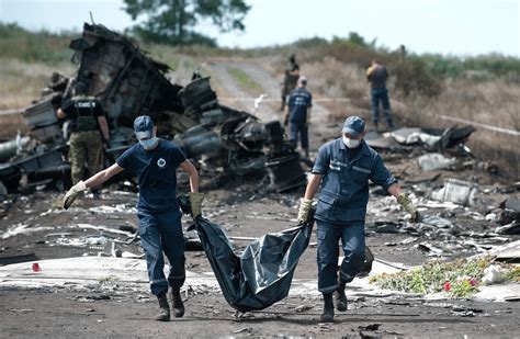 Plane Crash Victims Mh17 Bodies Nataliya Khuruzhaya A Duty Officer