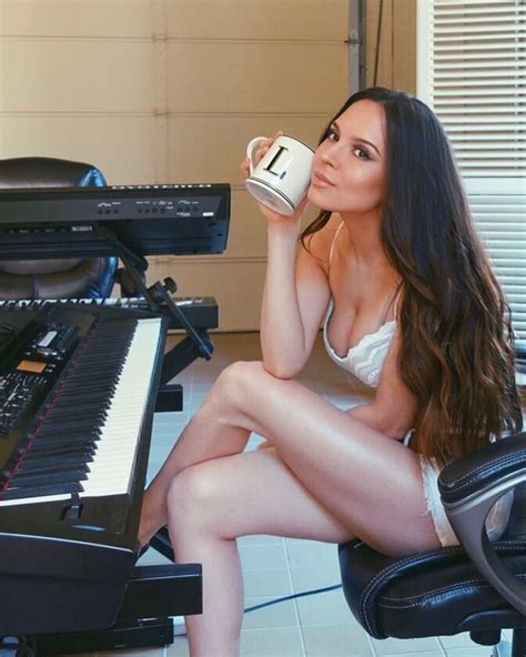 Lola Astanova Galeria Zdjęć