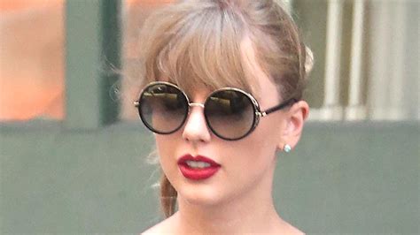 Car Crashes Into Taylor Swifts House During Police Chase Youtube