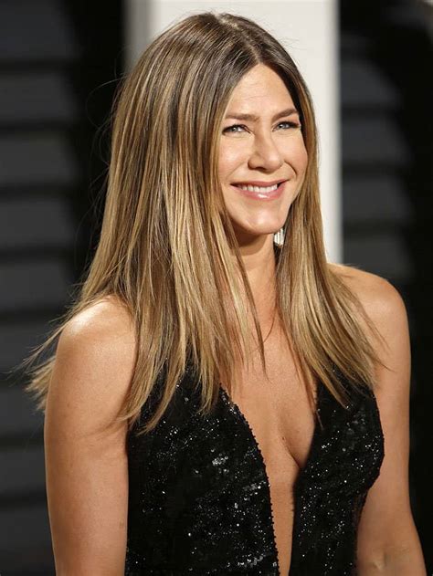Real world article(written from a production point of view). Jennifer Aniston Shows Off Her Feet and Toe Ring in Mallory Sandals