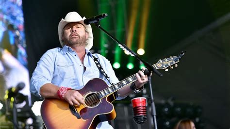 country artist toby keith announces stomach cancer diagnosis