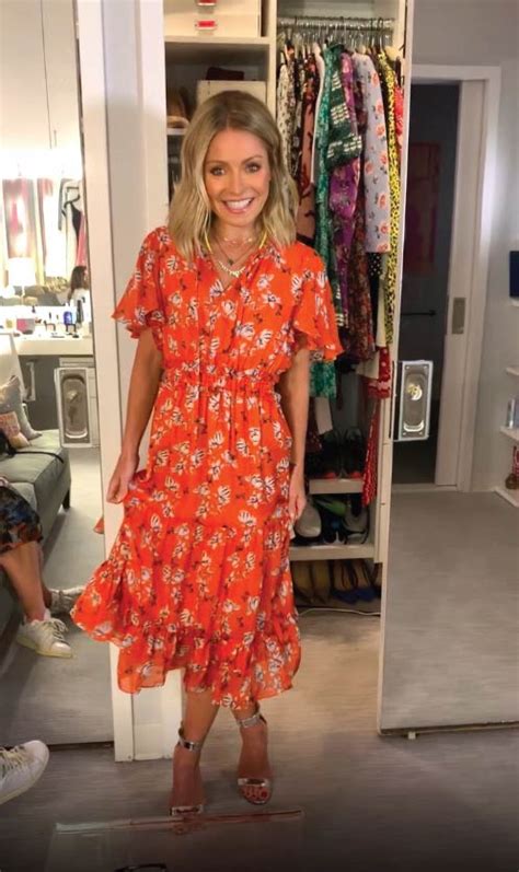 Kelly Ripa Wears The Perfect Summer Dress To Work Celebrity Style Guide