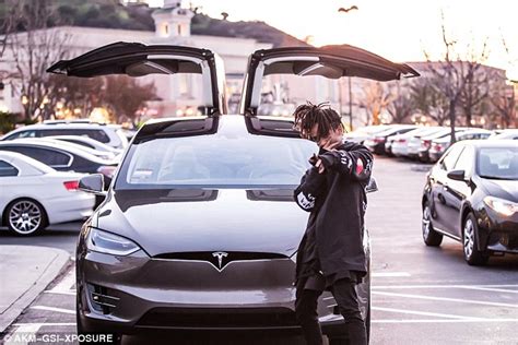 Jaden Smith Shows Off His Tesla Model X And Gets Kiss From Sarah Snyder Daily Mail Online