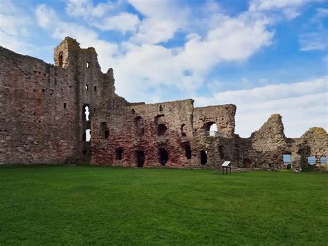 tantallon castle visitor guide east lothian