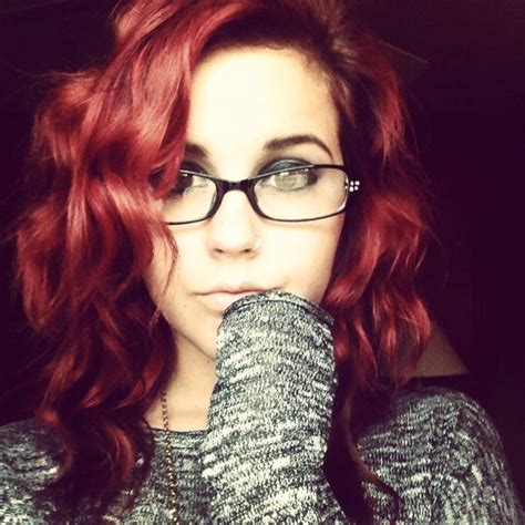 37 Cute Hairstyles For Women With Glasses This Year Red Hair Makeup Red Hair Girls With Red Hair