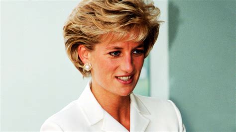 Mother of the heir second in line to the british throne, prince william, duke of cambridge (born 1982). Princess Diana hair: The story behind her iconic style