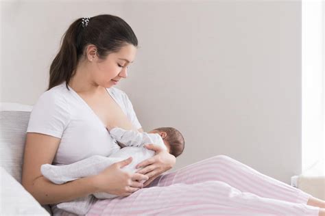 6 Tips Puasa Bagi Ibu Menyusui Agar Aman Dan Lancar Hello Sehat