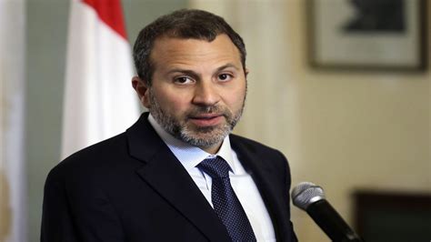 أثارت تصريحات وزير الخارجية اللبنانية في حكومة تصريف الأعمال، شربل وهبة، جدلاً واسعاً بين السعودية ولبنان عبر مواقع التواصل الاجتماعي، بعد ما جرى بينه وبين المحلل السياسي السعودي سلمان الأنصاري، خلال مقابلة على قناة الحرة. تغريدات غاضبة تهاجم وزير خارجية لبنان.. ماذا فعل؟ | الخليج ...