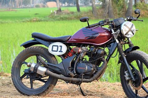 The abs version weighing 140 kgs, the power to weight ratio is appreciable. Modified Honda CB Unicorn Numero Uno Edition by Costa ...