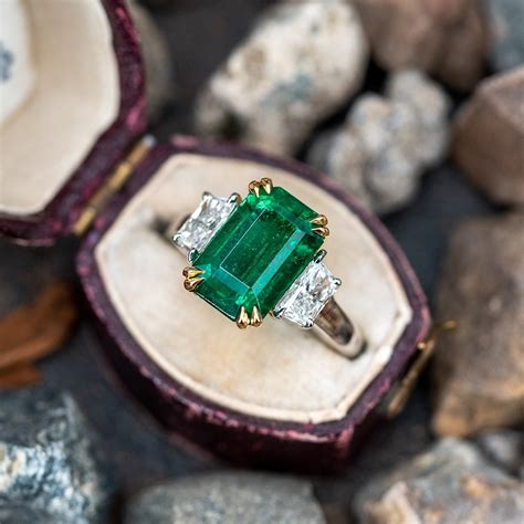 Junge M Glichkeit Wolkenkratzer Platinum Emerald Ring Scarp Entt Uscht