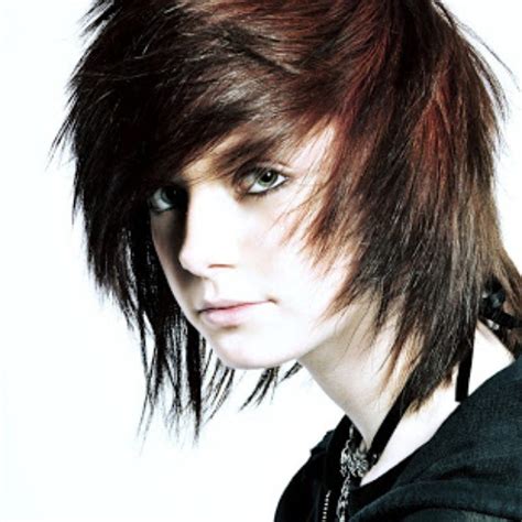 We hope to share new tips, new looks and a warm place to visit and share your thoughts and ideas on cute easy hairstyles. 35+ Fabulous Emo Hairstyles For Men - Gravetics