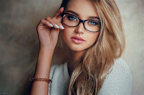 Masaüstü Kadınlar Model Sarışın Mavi Gözlü Gözlüklü Kadınlar Gözlük Polina Grents