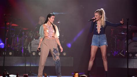 Kelsea Ballerini And Halsey Perform The Other Girl On Cmt