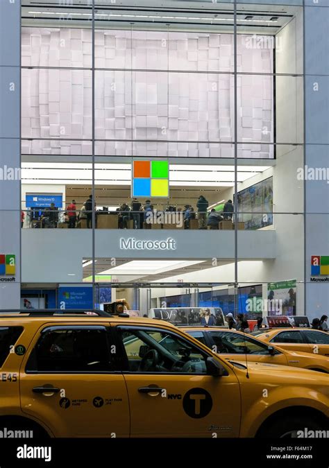 Microsoft Store Fifth Avenue Hi Res Stock Photography And Images Alamy