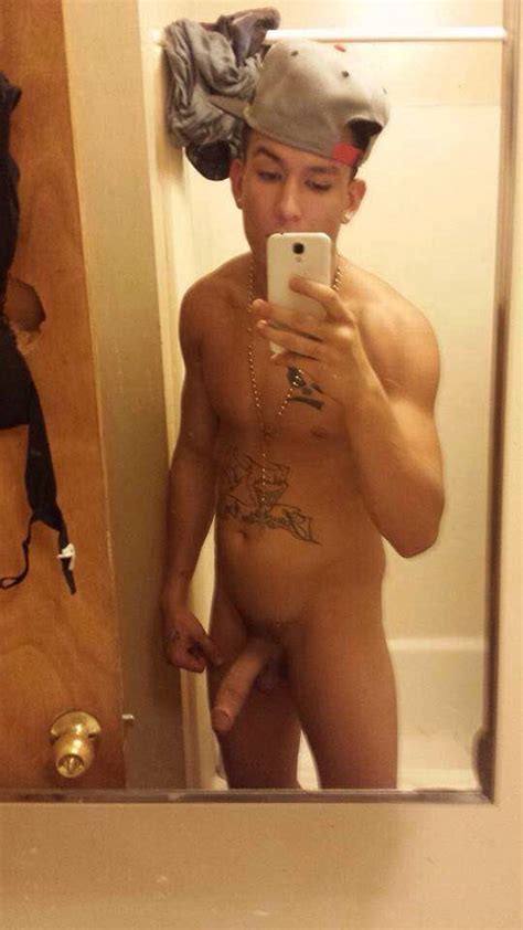 Hawaiian Hunk S Naked Selfies QueerClick