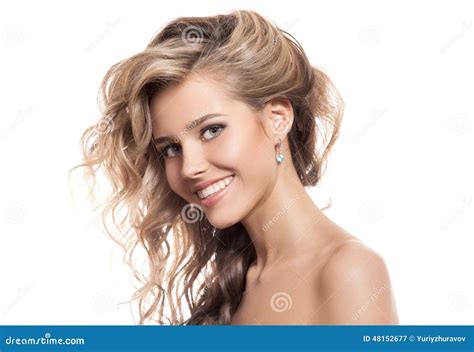 retrato de sorriso bonito da mulher fundo branco imagem de stock imagem de luxo liso 48152677