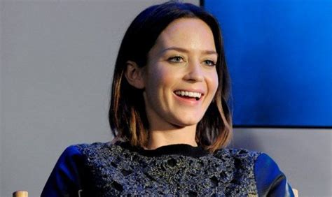 Emily blunt slapped her sister in the face. Best picture of Emily Blunt I've ever seen. | Emily blunt, Emily, Your sister's sister