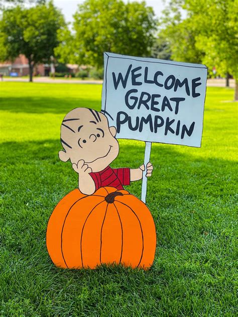 The Great Pumpkin Charlie Brown Yard Decor Set Of 4 Etsy