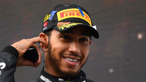 Oficjalnie: Lewis Hamilton podpisał kontrakt! Koniec twardych negocjacji