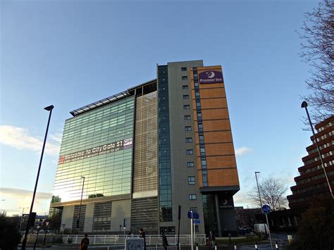 Les 111 chambres de l'hôtel disposent des aménagements standards pour garantir le maximum de. Sheffield | City Gate S1 and Premier Inn Sheffield City ...