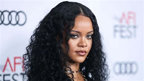 Rihanna Will Open Physical Savage X Fenty Stores In 2022 Celebrity