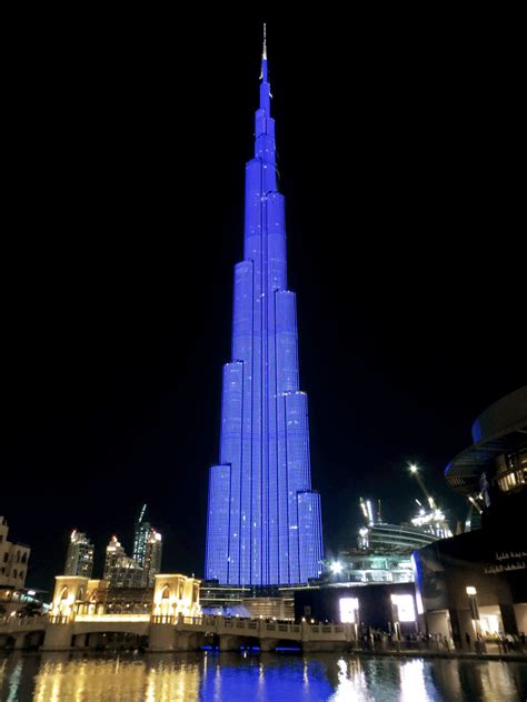 Burj Khalifa Lights Up In Blue On Sunday News Emirates Emirates247
