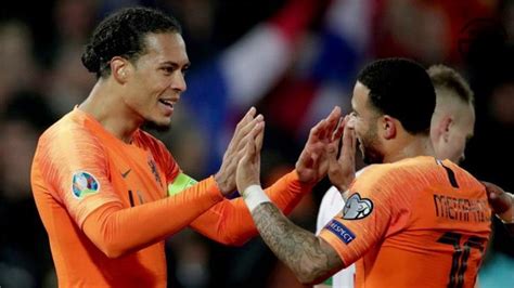 تم اختيار ديباي كأفضل لاعب شاب في العالم لعام 2015 من قبل مجلة فرانس فوتبول. صورة | ديباي يتعاطف مع فان دايك في مباراة ليون وموناكو ...