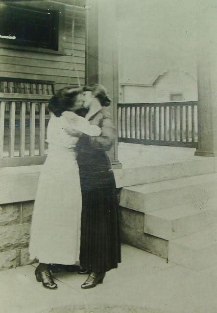 a kiss between two women photographed in the 1910s damnthatsinteresting