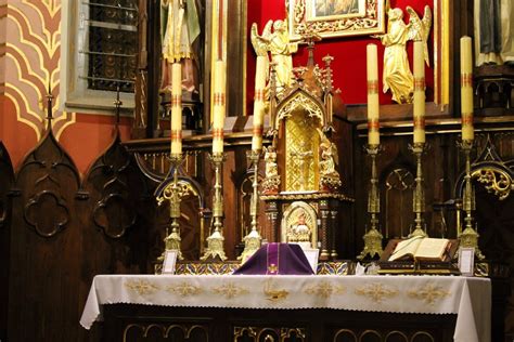 Kontrowersyjny ksiądz o znanych piosenkarkach: Msza 'trydencka' - Parafia pw. św. Wojciecha Biskupa i ...