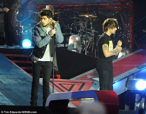 One Direction Brush Drugs Video Controversy Aside To Perform In Sunderland Daily Mail Online