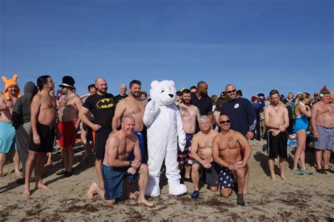 Rescheduled Polar Plunges Attract Brave Bathers Capecod Com