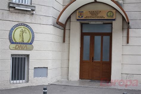 A ramas cu un range rover masina estimata la 150.000 de euro si cu uriasa vila din giuvaresti. Bombonica Dragnea, soția lui Liviu Dragnea, cercetată de ...