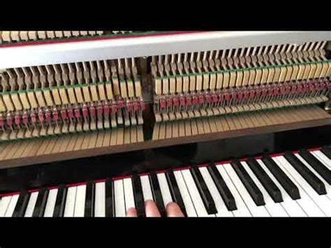Questa è la nota che dà il nome all'accordo; Dentro la meccanica di un pianoforte verticale. - YouTube