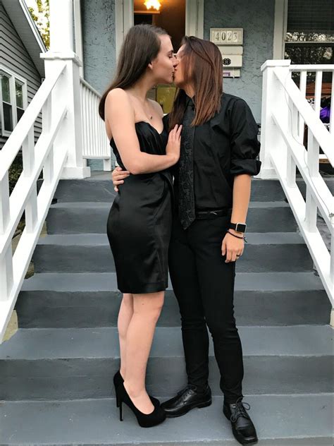 Pinterest Brookhall123 Lesbians Kissing Lesbian Couple Lesbian
