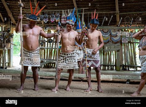 Tribu Indígena Bora De La Amazonía Peruana Fotografía De Stock Alamy