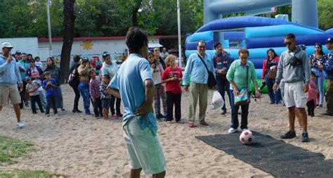 Nos recuerda un lugar donde la gente desea reunirse y celebrar, pero donde la covid nos. "Foam Sport": concurrido estadio inflable de 200 m² en el ...