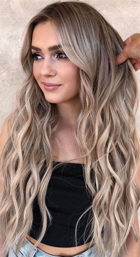 Cute Long Hair This Cute Hairstyle Shows How To Wear Waves In An Elegant Way This Adorable Hair