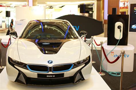 Mula diperkenalkan pada 2014, model sport bmw i8 coupe (2018) kini sekali lagi terjah pasaran tempatan dengan penampilan lebih mengancam dan berkuasa. BMW Group Malaysia to Provide ChargEV Solutions to i8 Customers - Autofreaks.com